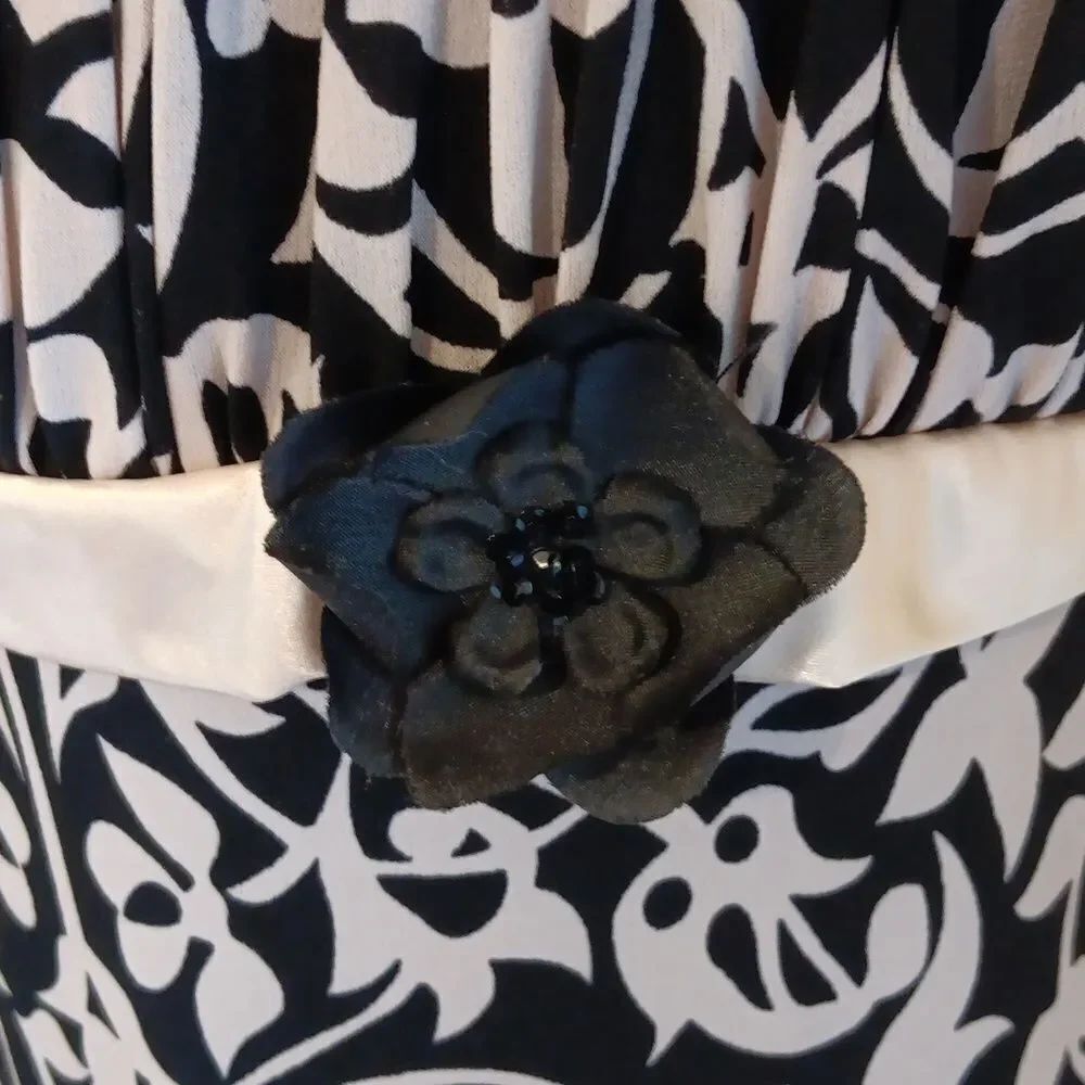 NWT Ruby Rox Monochrome Floral Pattern Dress - Picture 4 of 12
